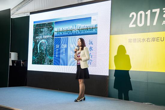常德市江南城市發(fā)展有限公司董事副總經(jīng)理谷穗則為現(xiàn)場觀眾介紹了這個投資超過200億元、面積300萬平方、持續(xù)建設(shè)8到10年的沅水右岸如何建構(gòu)城市·人·生活三者之間的關(guān)系