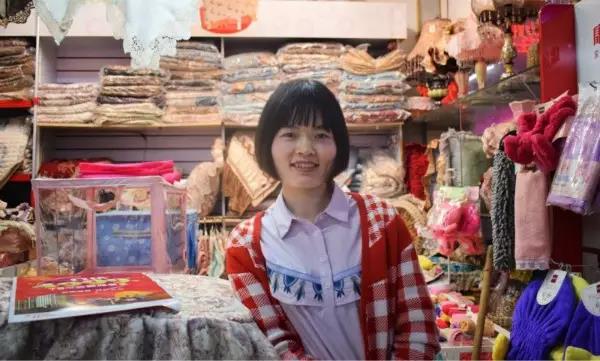 “就算現(xiàn)在橋南市場的經(jīng)濟一直在后退，可我覺得它是永遠不會倒閉的。”｜講
